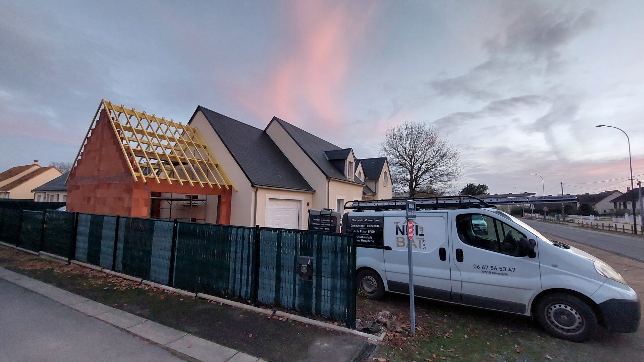 Agrandissement d’un garage et d’une pièce de vie, puis un carport à Écommoy